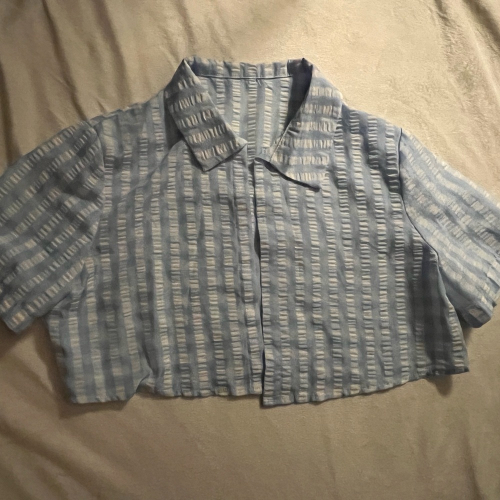 Cropped plaid collar top